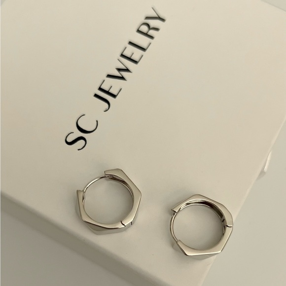 LAST ONE🔥 Geometric Hoop Earrings | Platinum Plated Silver | Modern Jewelry - Picture 7 of 11